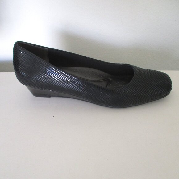 Trotters "Lauren" Womens Black Textile Herringbone 1.25" Wedge Loafer - Size 8M - Picture 3 of 10